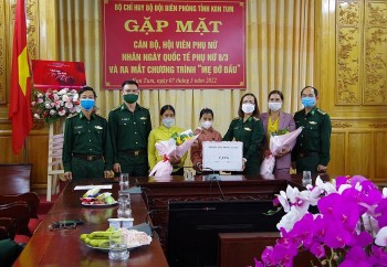 trao vong tay yeu thuong cho tre em mo coi bien gioi