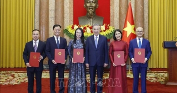 tong bi thu chu tich nuoc to lam trao quyet dinh bo nhiem 5 dai su viet nam tai nuoc ngoai