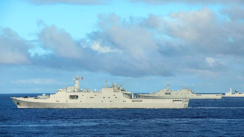 Các tàu đổ bộ Ngũ Chỉ Sơn (987), Côn Lôn Sơn (998) và Trường Bạch Sơn (989) tập trận ở Biển Đông vào tháng 11.2020