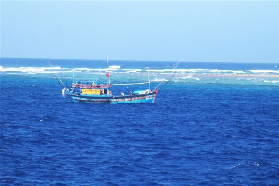 Ngư dân đánh bắt ở khu vực đảo Trường Sa có thể tham gia bầu cử tại 21 tổ bầu cử tại các đảo ngày 16.5. Ảnh: Phương Linh