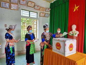 Quân, dân biên giới vui ngày hội non sông