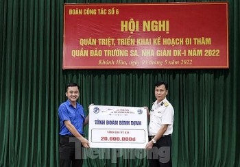 Phát động chương trình tặng xuồng CQ cho Trường Sa Phát động chương trình tặng xuồng CQ cho Trường Sa