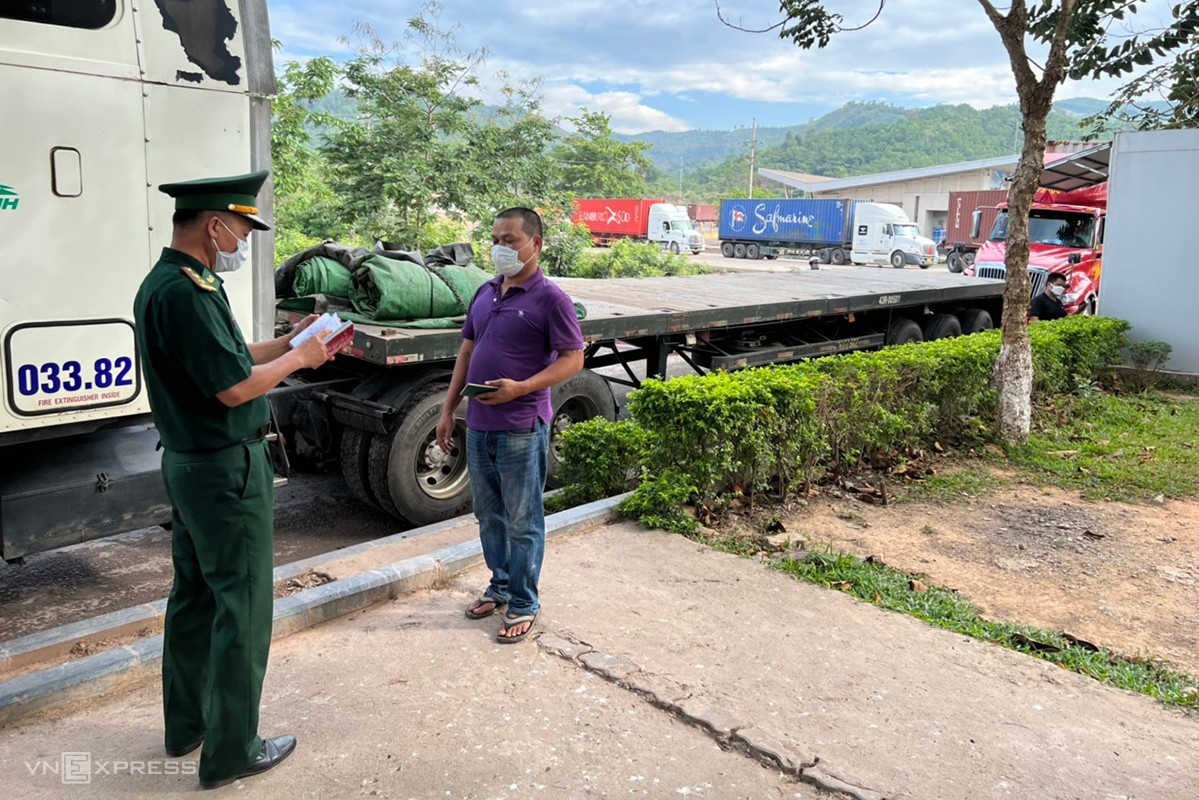 Mở cửa nhiều cửa khẩu dọc biên giới Việt Nam - Lào