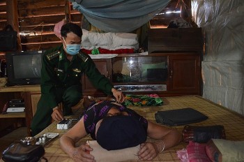 Chăm sóc sức khỏe của nhân dân biên giới Chăm sóc sức khỏe của nhân dân biên giới