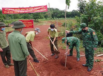 Tết trồng cây vì một biên cương xanh Tết trồng cây vì một biên cương xanh