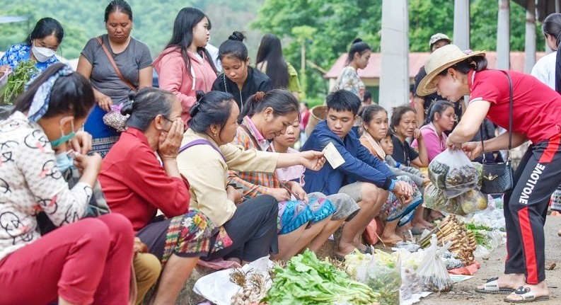 Chợ vùng biên Na Mèo - Nậm Xôi  nhộn nhịp trong ngày đầu họp lại