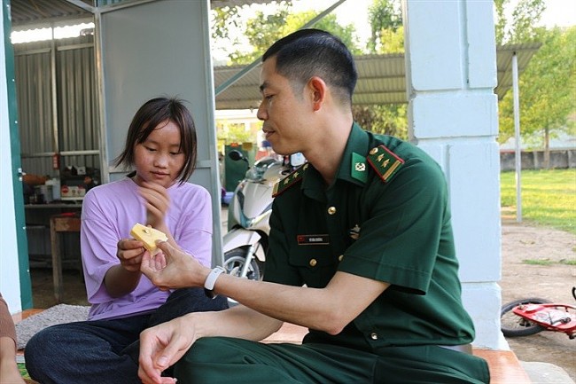 Chắp cánh ước mơ, gây dựng tương lai cho học sinh nghèo vùng biên giới