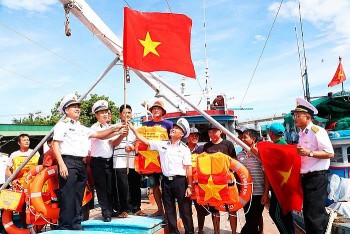 Thăm, khám sức khỏe, cấp thuốc miễn phí cho gần 100 ngư dân Ninh Thuận Thăm, khám sức khỏe, cấp thuốc miễn phí cho gần 100 ngư dân Ninh Thuận