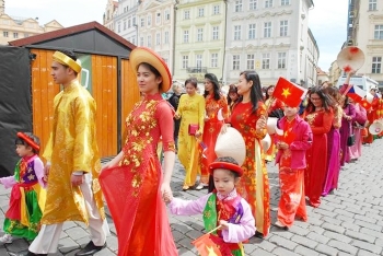 Sắc màu Việt Nam bừng sáng trong Lễ hội các dân tộc thiểu số tại Czech