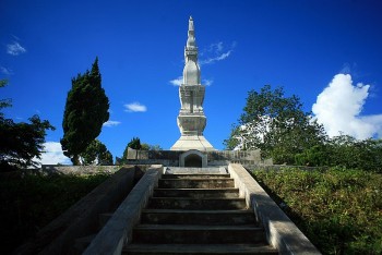 thap muong va bieu tuong van hoa tam linh vung bien gioi