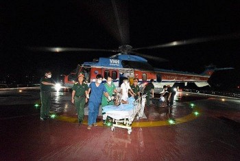 Trực thăng vượt màn đêm cứu ngư dân đột quỵ ở Trường Sa
