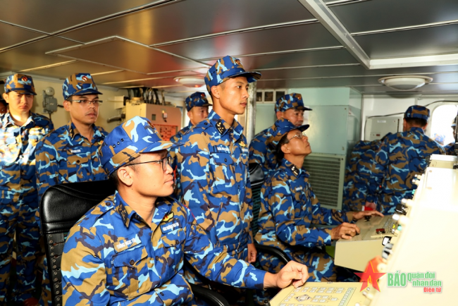 Vùng 3 Hải quân: Thực hành các bài bắn đạn thật trên biển năm 2022