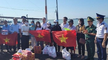Cảnh sát biển đồng hành với ngư dân Phú Yên