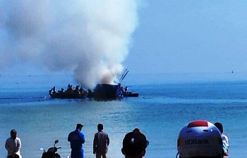 Tàu cá của ngư dân Huế bốc cháy dữ dội, thiệt hại khoảng 500 triệu đồng