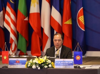 Quan chức Đông Á kêu gọi ASEAN và Trung Quốc kiềm chế căng thẳng ở Biển Đông
