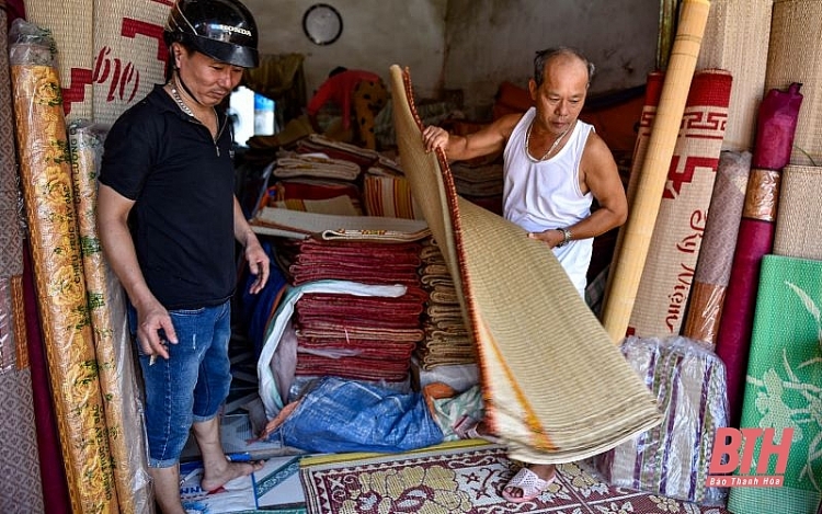 nong dan thanh hoa chong den thu hoach coi de tranh nong