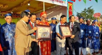 Thừa Thiên - Huế: Đua thuyền truyền thống xác lập 2 kỷ lục Việt Nam