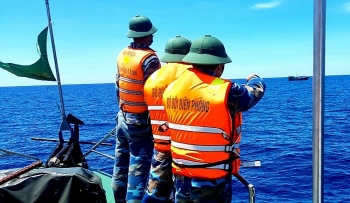 Quảng Bình: Xua đuổi tàu cá Trung Quốc xâm phạm chủ quyền vùng biển Việt Nam