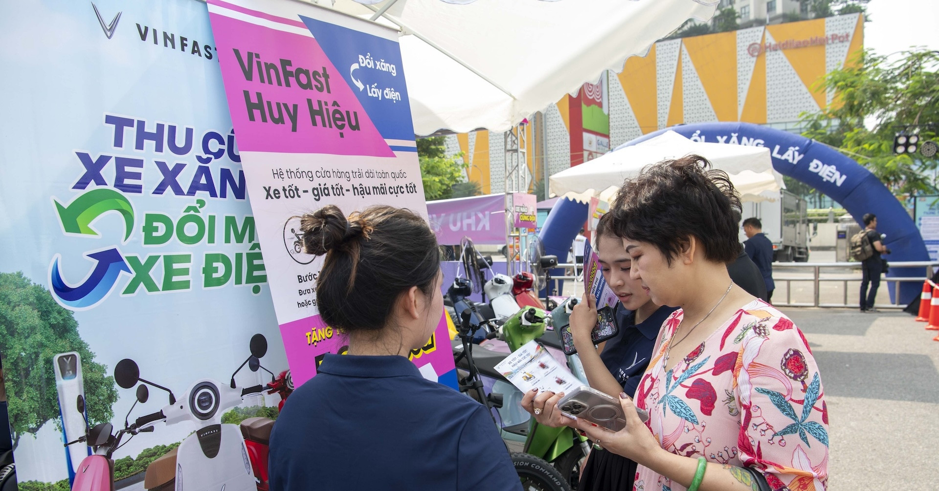 VinFast ‘được lợi’ thế nào từ chính sách chuyển đổi xanh của Hà Nội?