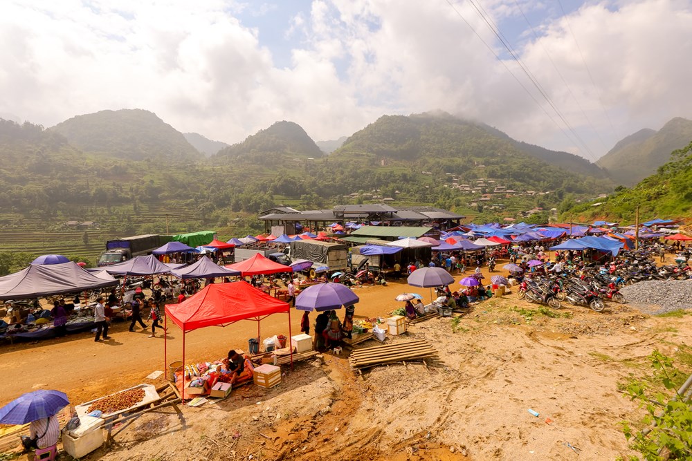 Tham cho phien Can Cau, net van hoa nguyen so con sot lai tai Lao Cai hinh anh 1