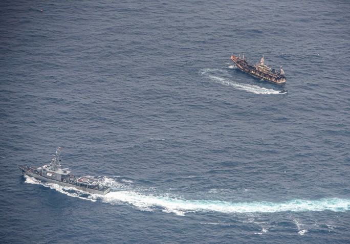 Mưu đồ của Trung Quốc đằng sau tàu cá trá hình - Ảnh 1.