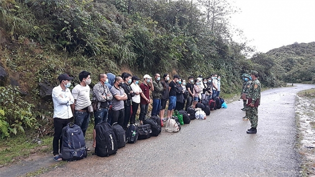 Công an Hà Giang tiếp nhận 21 công dân do Trung Quốc trao trả