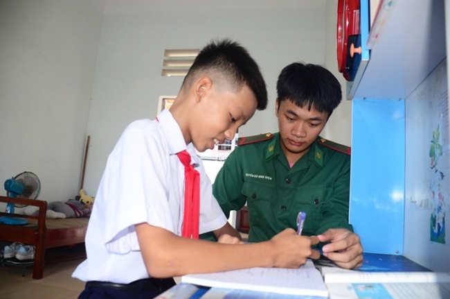 Chăm lo chu đáo cho “con nuôi đồn Biên phòng” trước thềm năm học mới