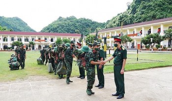 Tăng cường lực lượng phòng chống dịch Covid-19 trên tuyến biên giới Sơn La Tăng cường lực lượng phòng chống dịch Covid-19 trên tuyến biên giới Sơn La