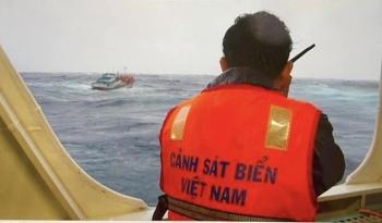 Cảnh sát biển đẩy mạnh tuần tra và tuyên truyền cho ngư dân không khai thác hải sản trái phép
