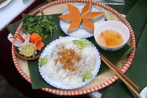 Bánh cuốn Thanh Trì là món ăn nổi tiếng của người Hà Nội