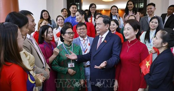 Chủ tịch Quốc hội gặp gỡ cộng đồng người Việt Nam tại Malaysia