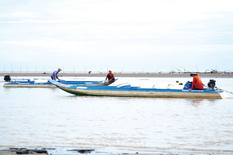 Một ngày ở cửa biển Giá Lồng Đèn