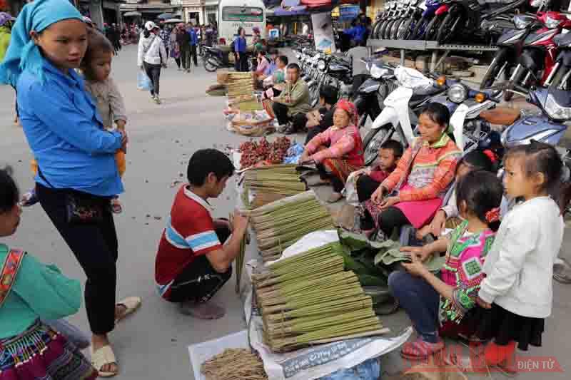 Lôi cuốn Chợ phiên Cốc Pài -1