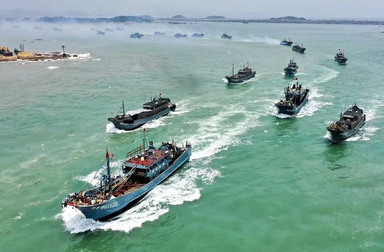 Tàu đánh bắt cá của Trung Quốc. Ảnh minh họa: Xinhua
