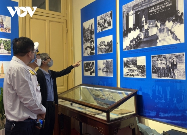 Triển lãm "Biển, đảo và chiến sĩ Hải quân - Truyền thống Đường Hồ Chí Minh trên biển"