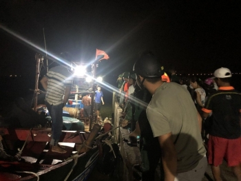 Thừa Thiên Huế: Cứu 9 ngư dân gặp nạn trên biển