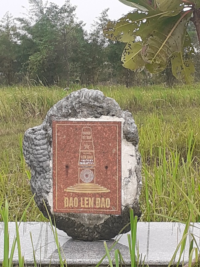 Đảo tiền ti&ecirc;u Việt b&ecirc;n cột cờ giới tuyến - ảnh 3