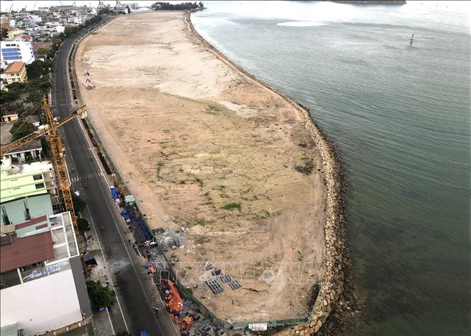Nhà đầu tư đã dọn dẹp, làm sạch mặt bằng tại khu lấn biển Mũi Tấn, TP Quy Nhơn. Ảnh minh họa: Nguyên Linh/TTXVN