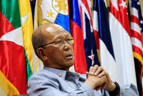 Bộ trưởng Quốc phòng Philippines - Delfin Lorenzana - Ảnh: Reuters