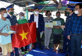 tham tang 50 suat qua cho gia dinh ngu dan co hoan canh kho khan tai do son hai phong
