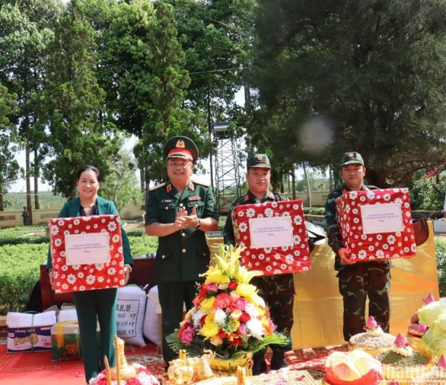 Cất bốc 49 hài cốt chiến sĩ lực lượng vũ trang cách mạng đoàn kết cứu nước Campuchia về nước
