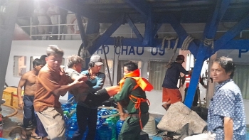 Kiên Giang: Cứu 4 ngư dân bị ngạt khí hầm cá