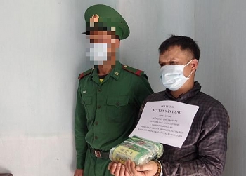 Bắt quả tang đối tượng vận chuyện 1kg ma túy vào Việt Nam qua biên giới Lào