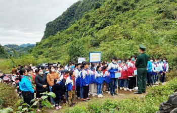 Tuyên truyền 3 văn kiện pháp lý biên giới trên đất liền Việt Nam - Trung Quốc Tuyên truyền 3 văn kiện pháp lý biên giới trên đất liền Việt Nam - Trung Quốc