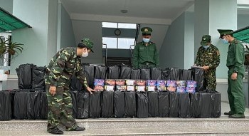 ngan chan van chuyen tren 800kg phao hoa tu campuchia vao viet nam