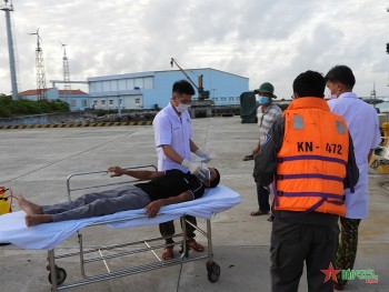 Cấp cứu thành công bệnh nhân bị viêm ruột từ Đảo Đá Tây về đảo Trường Sa