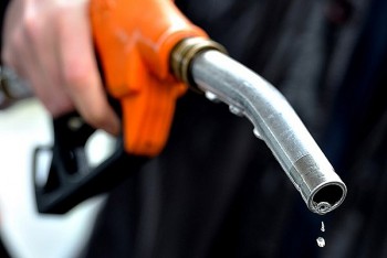 Giảm giá xăng dầu: Có nên giảm thuế tiêu thụ đặc biệt?