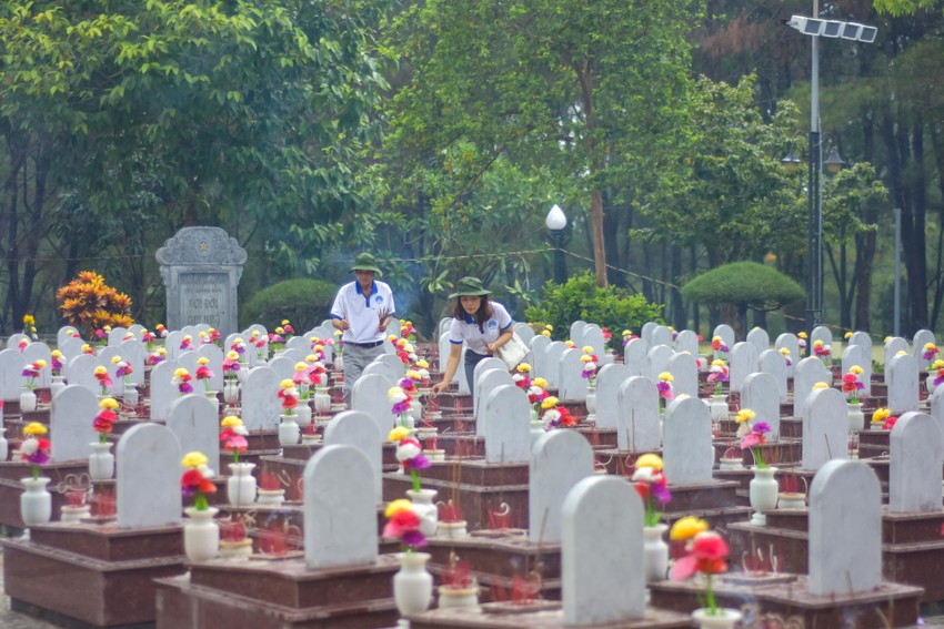 Những ngày tháng 7 ở Nghĩa trang liệt sĩ Quốc gia Trường Sơn ảnh 12