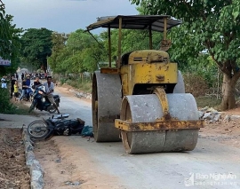 Tin tức tai nạn giao thông sáng 7/7: Xe lu cán tử vong nữ công nhân, xe đầu kéo đâm trọng thương thanh niên