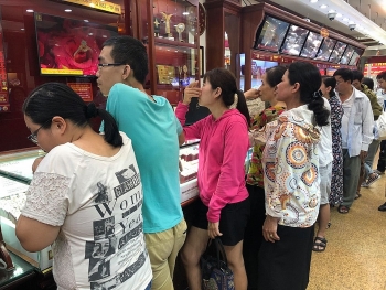 gia vang len sat 55 trieu dong luong mua vao hay ban ra